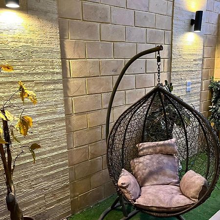 Luxury Flat With Garden And Private Entrance شقة فاخرة بحديقة و مدخل خاص Cairo Exterior photo