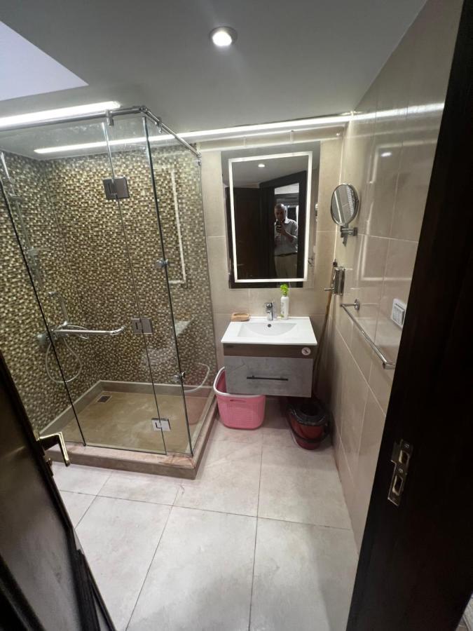 Luxury Flat With Garden And Private Entrance شقة فاخرة بحديقة و مدخل خاص Cairo Exterior photo